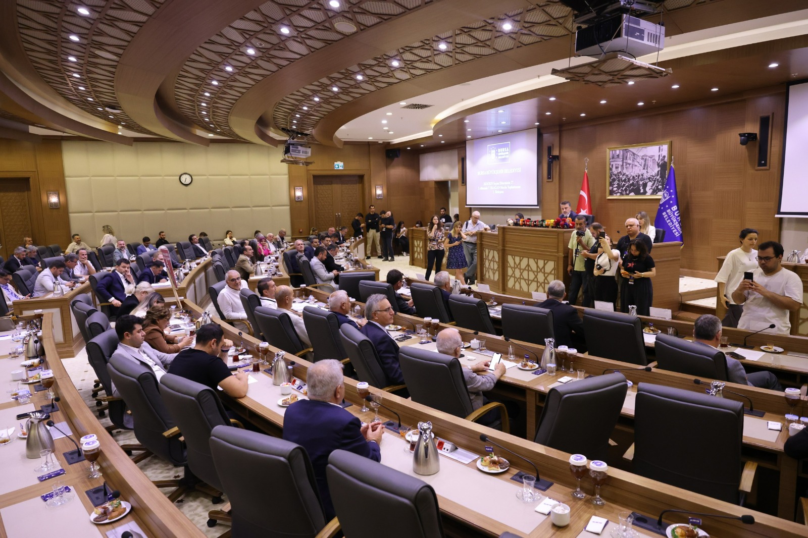 2026/07/bursa-nin-gelecegine-yon-verecek-iki-kritik-proje-mecliste-sunuldu-gal-3-1784057405-37466_MTZhNTY4OG_3.jpeg