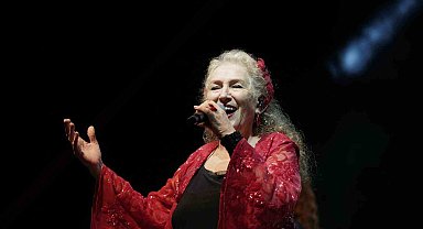 Ayvalık Zeytin Hasat Festivali'nde Suzan Kardeş ile Balkan rüzgarı