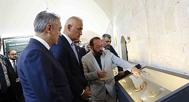 Bakan Ersoy, Mardin Kültür Yolu Festivali sergilerini gezdi