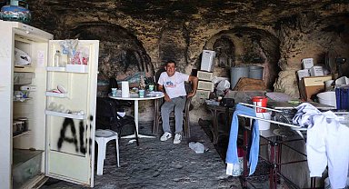 Depremden sonra huzuru mağarada bulmuştu, şimdi çok sevdiği mağarasını boşaltacak olmanın hüznünü yaşıyor