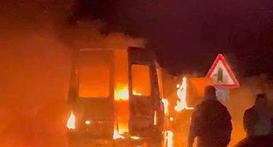 Milas'ta minibüs küle döndü