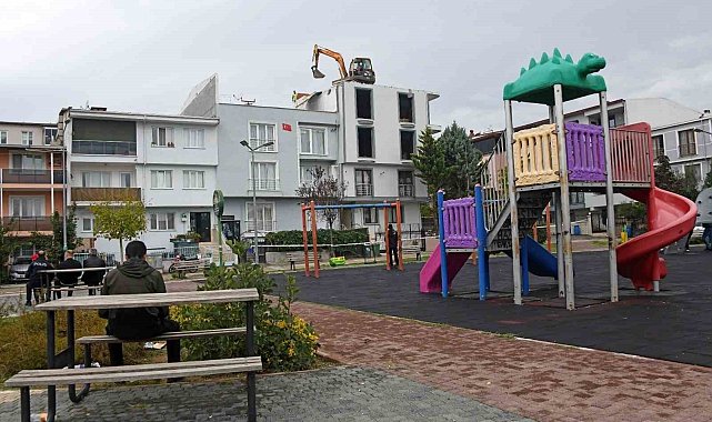 Osmangazi'de ruhsatsız katlara anında müdahale