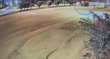 Su tankerine çarpan kamyonetin sürücüsünün öldüğü kaza anı kamerada