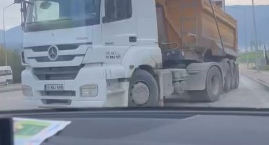 Bursa'da ters şeritten giren kamyon 'pes' dedirtti