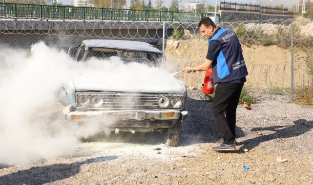 Otobüs şoförlerine yangın söndürme eğitimi