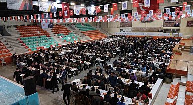 Çorum Belediyesi’nin iftar sofrasında ilk oruç açıldı