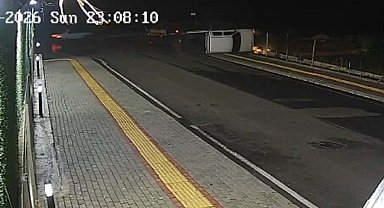 Osmaniye’de otomobille çarpışan kamyonet yan yattı: 2 yaralı