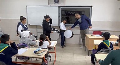Osmaniye’de Ramazan davulu okulda çaldı, gelenek canlandı