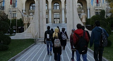 Üniversiteler 3 yıla mı düşecek? Lisans eğitiminde yeni dönem…