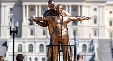 Washington’da Trump-Epstein heykeli