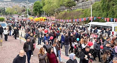 Bursa'da 23 Nisan coşkusu kortejle başladı