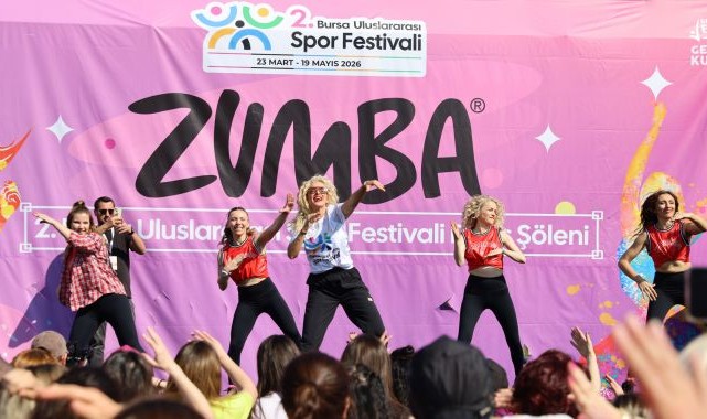 Bursa'da 'Dünya Dans Günü'nü zumba yaparak kutladılar