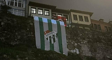 Bursa’da şampiyonluk hazırlığı; Dev bayraklar asıldı