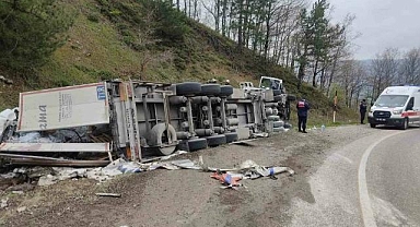Bursa’da tır devrildi!