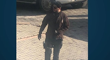 Eski valinin oğlundan silahlı fotoğraf