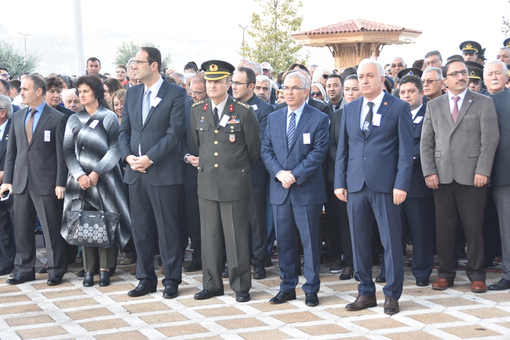 10 Kasım’da Gemlikliler Ata’ya bağlılıklarını gösterdi