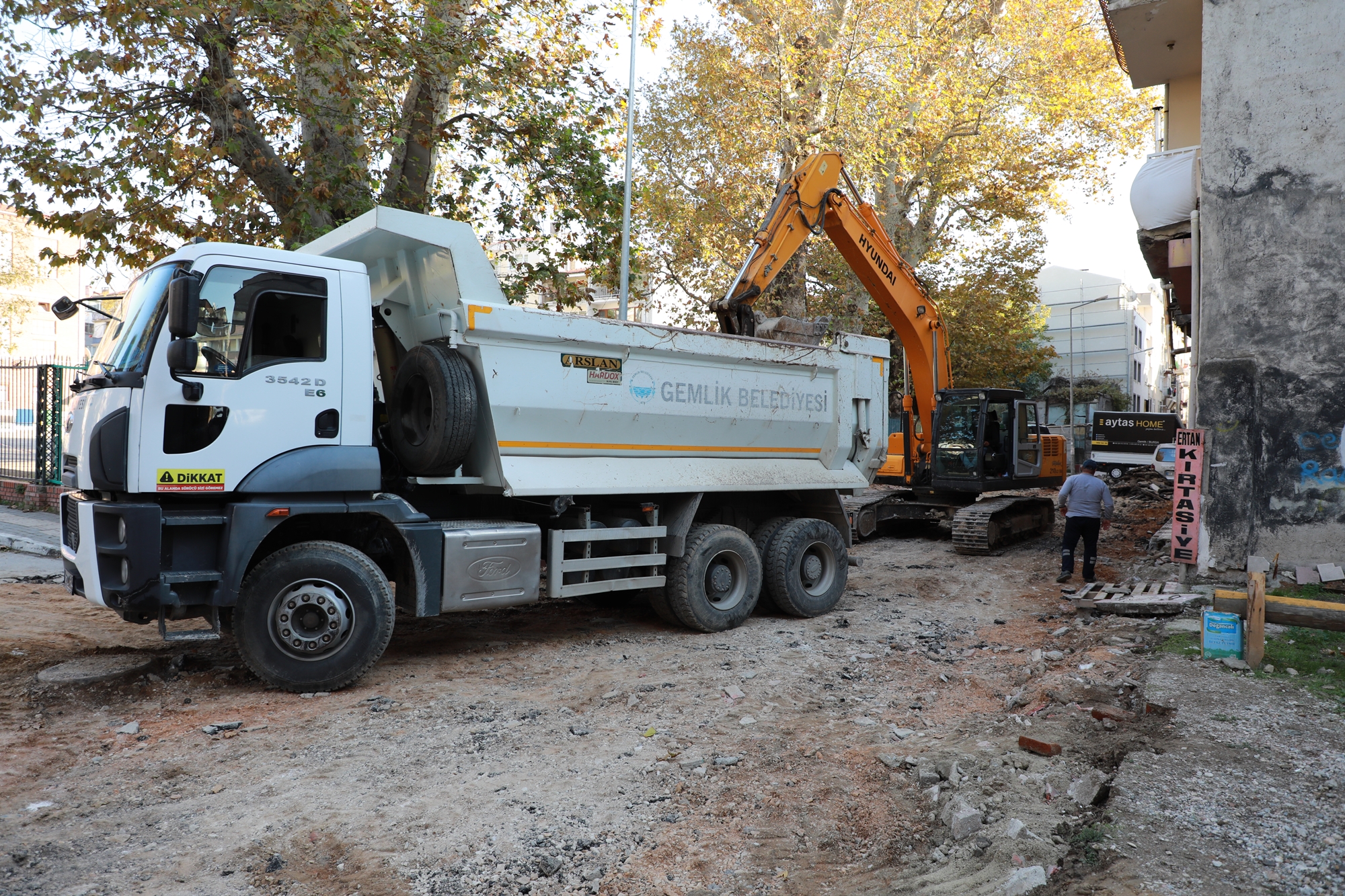 Balıkpazarı yollarında ikinci etap yenileme