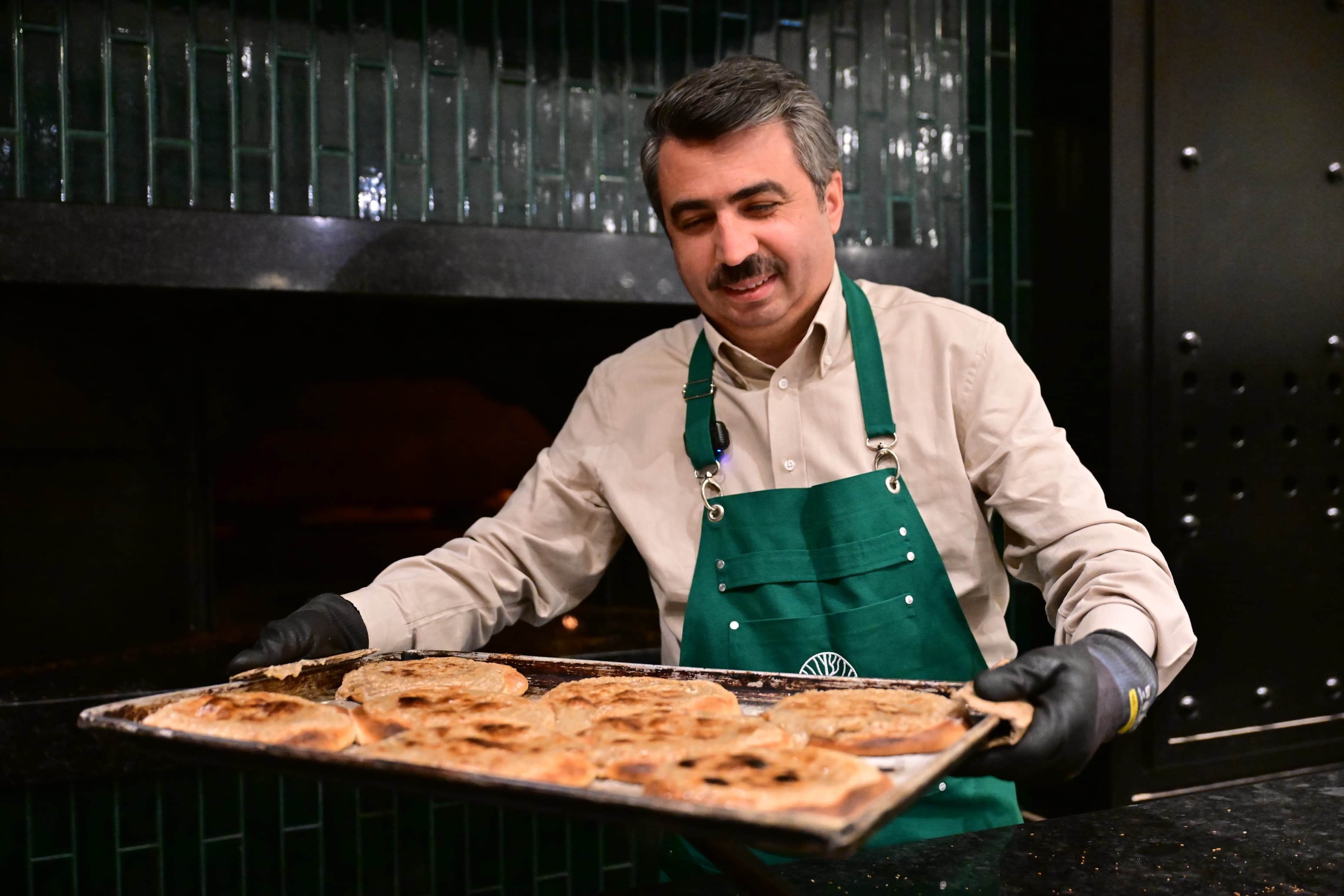 Başkan yılmaz önce pişirdi sonra ikram etti