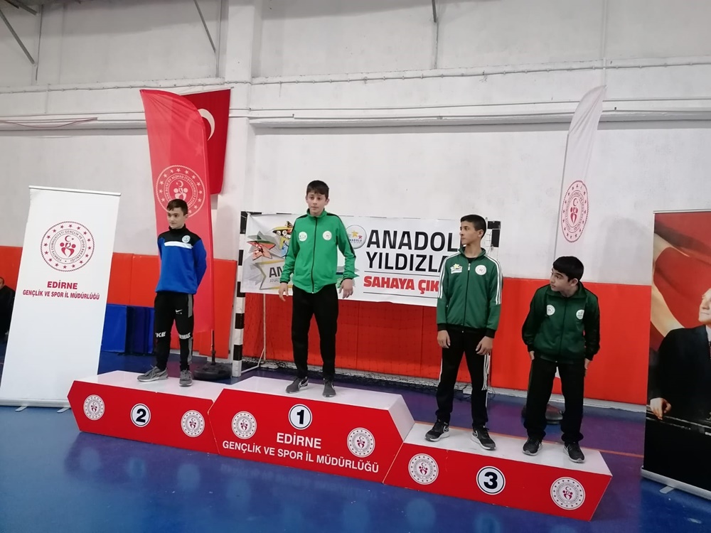 Belediyespor’dan güreşte başarı üzerine başarı