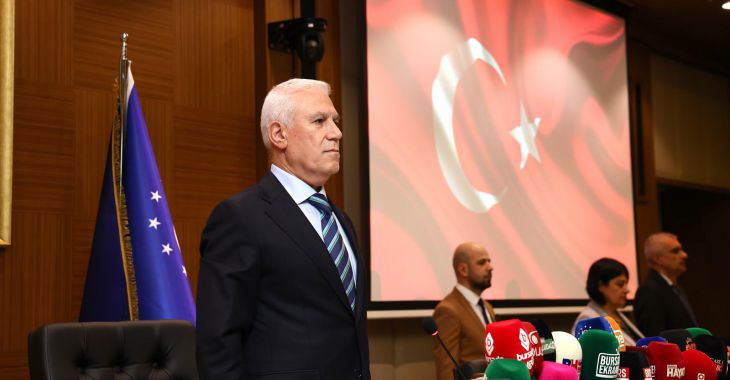 Bursa Büyükşehir Belediye Meclisi'nden şehitlere saygı duruşu