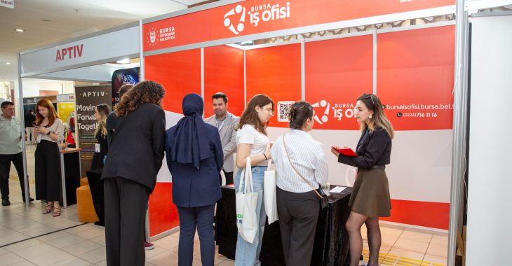 Bursa Büyükşehir, kariyer yolculuğunda gençlerin yanında