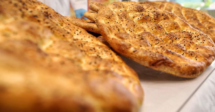 Bursa'da 450 gramlık BESAŞ Ramazan pidesi 25 TL