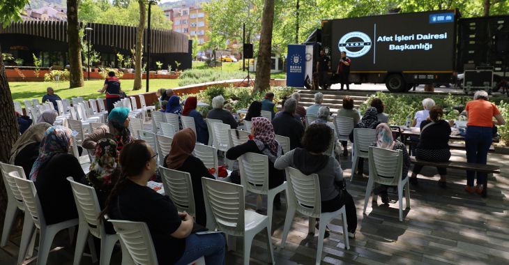 Büyükşehir’den mahallelerde ‘halk sağlığı ve afet bilinci’ eğitimi
