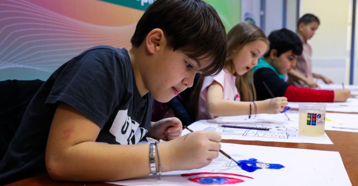 Çocuklar bir günlüğüne ressam oldu