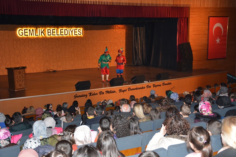 Çocuklar festivalde eğleniyor