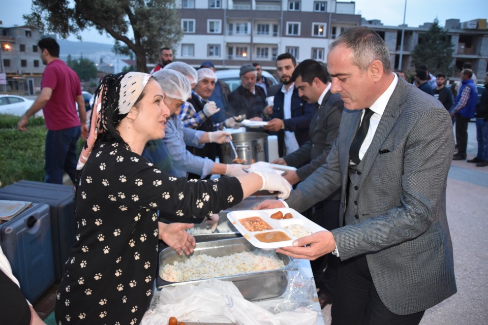 EŞREF DİNÇER MAHALLESİNDE İFTAR BULUŞMASI