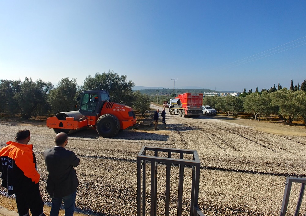 Fen İşleri’nden yol çalışmaları sürüyor