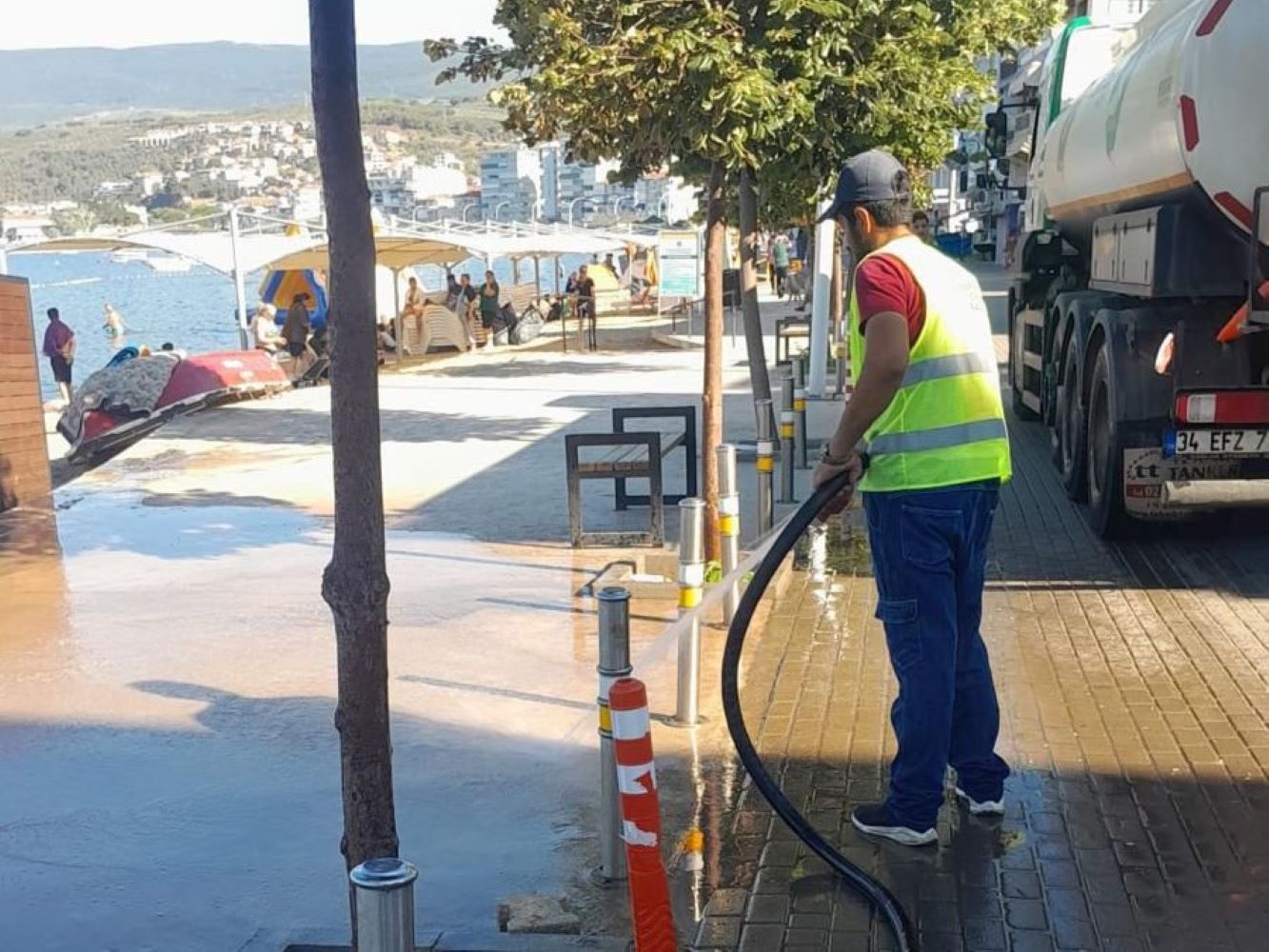 Gemlik Belediyesi'nden kapsamlı sahil temizliği operasyonu