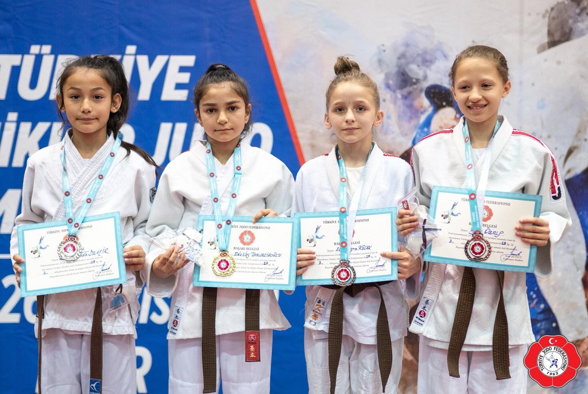 Gemlik Belediyesi Spor Kulübü Başarıdan Başarıya Koşuyor