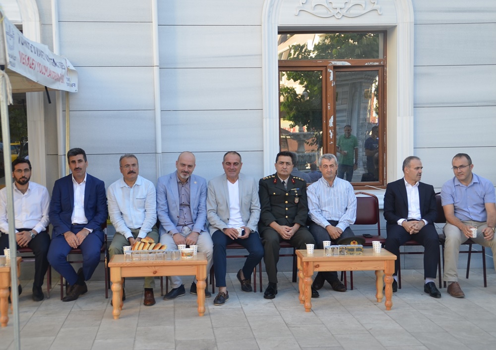 Gemlik Belediyesi tüm ekipleriyle bayram mesaisi yaptı