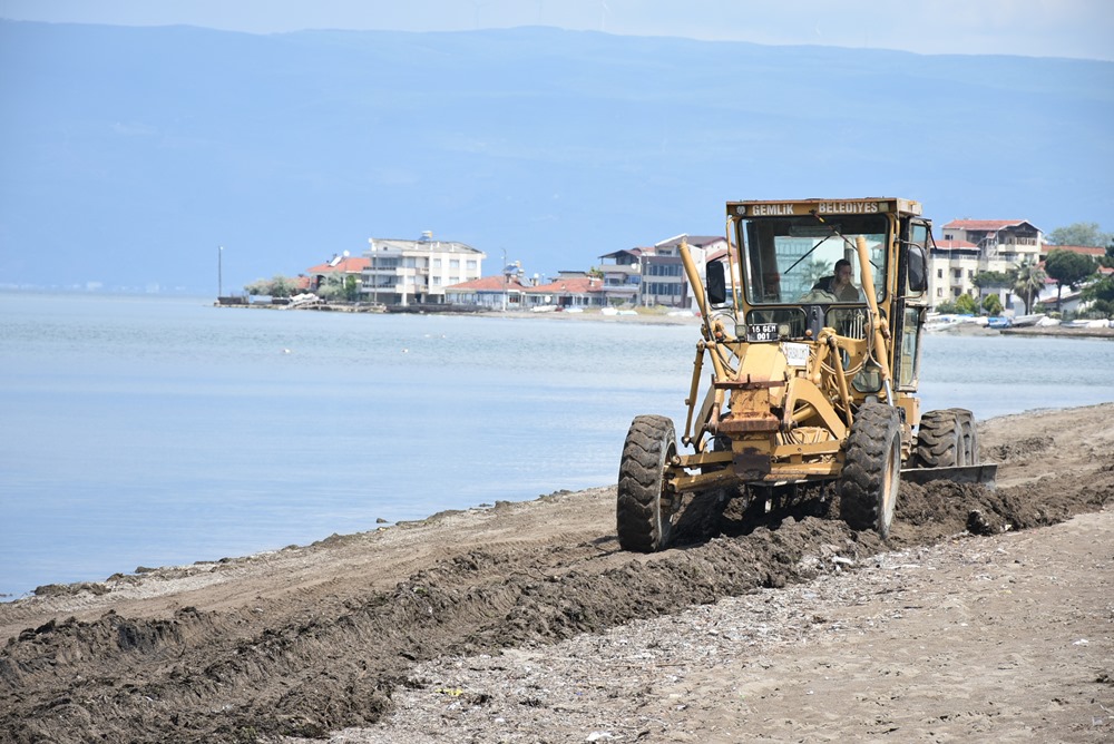 Gemlik kumsallarında çalışmalar tam gaz