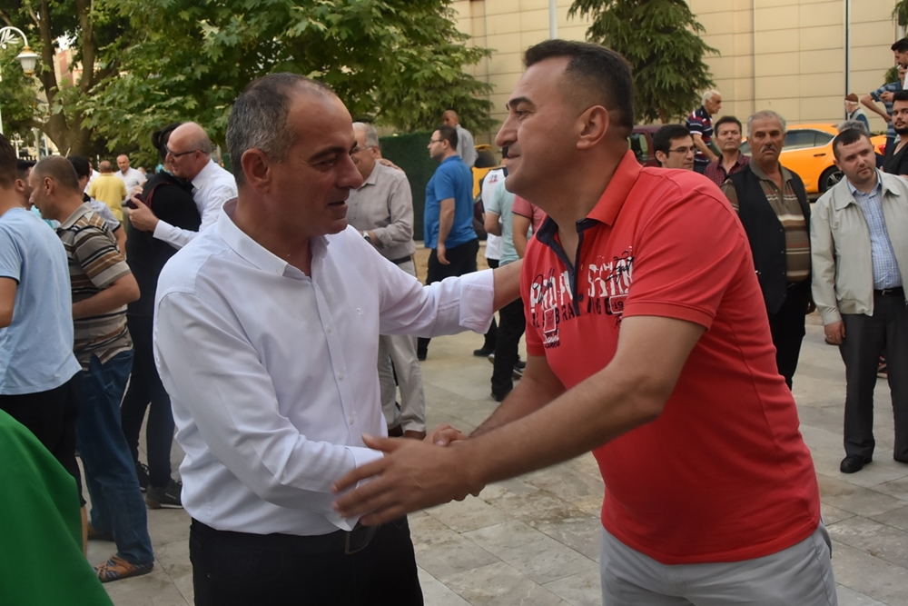 Gemlik Protokolü Namaz Çıkışı Bayramlaştı