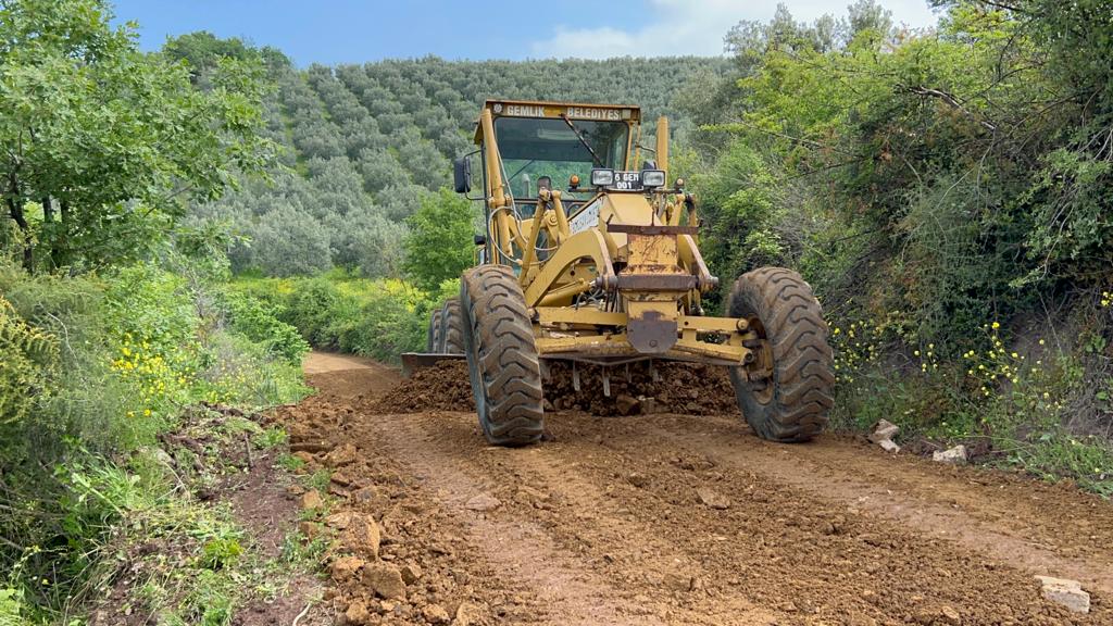 Gemlik'te çiftçilere arazi yolu desteği