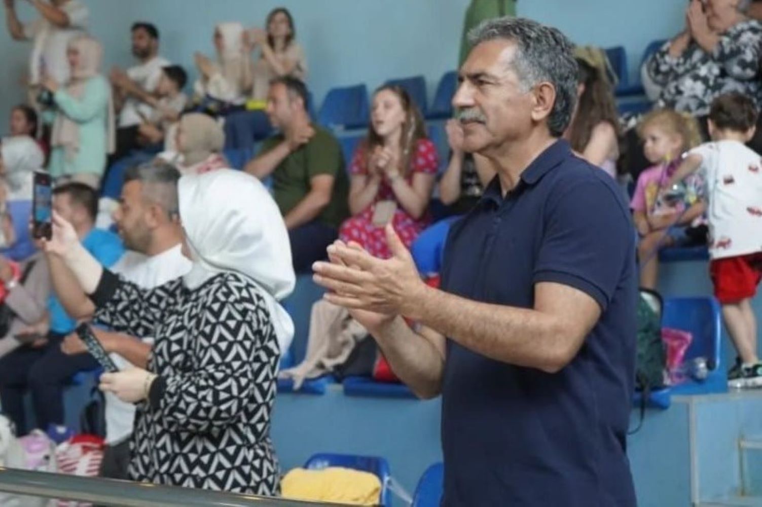 Gemlik’te minik yüzücüler birincilik için yarıştı