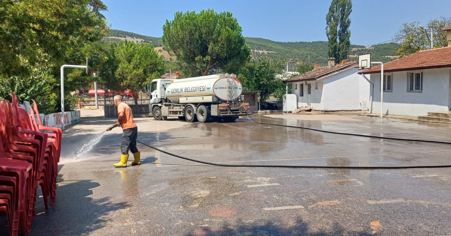 Gemlik'te okul bahçeleri pırıl pırıl