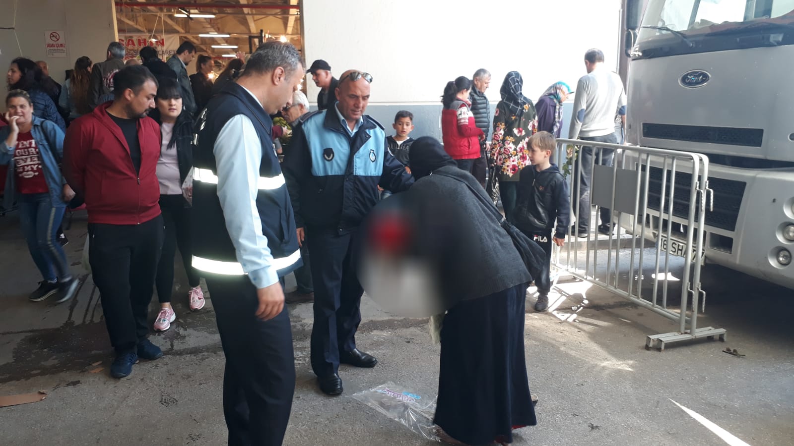 Gemlik Zabıtası Dilencilere Göz Açtırmıyor