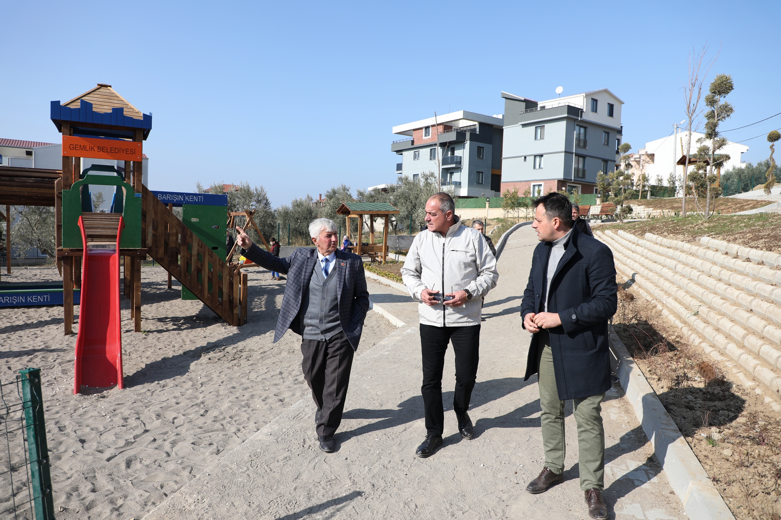 Gemlikli çocuklar yeni parklarına kavuştu