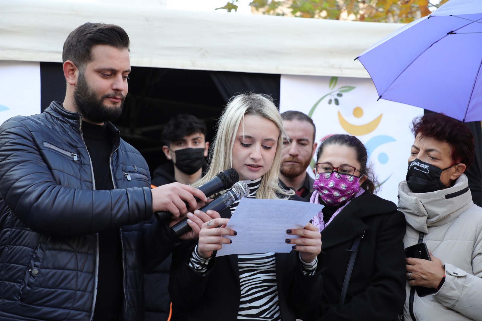 Gemlikli gençler kadına şiddete dikkat çekti