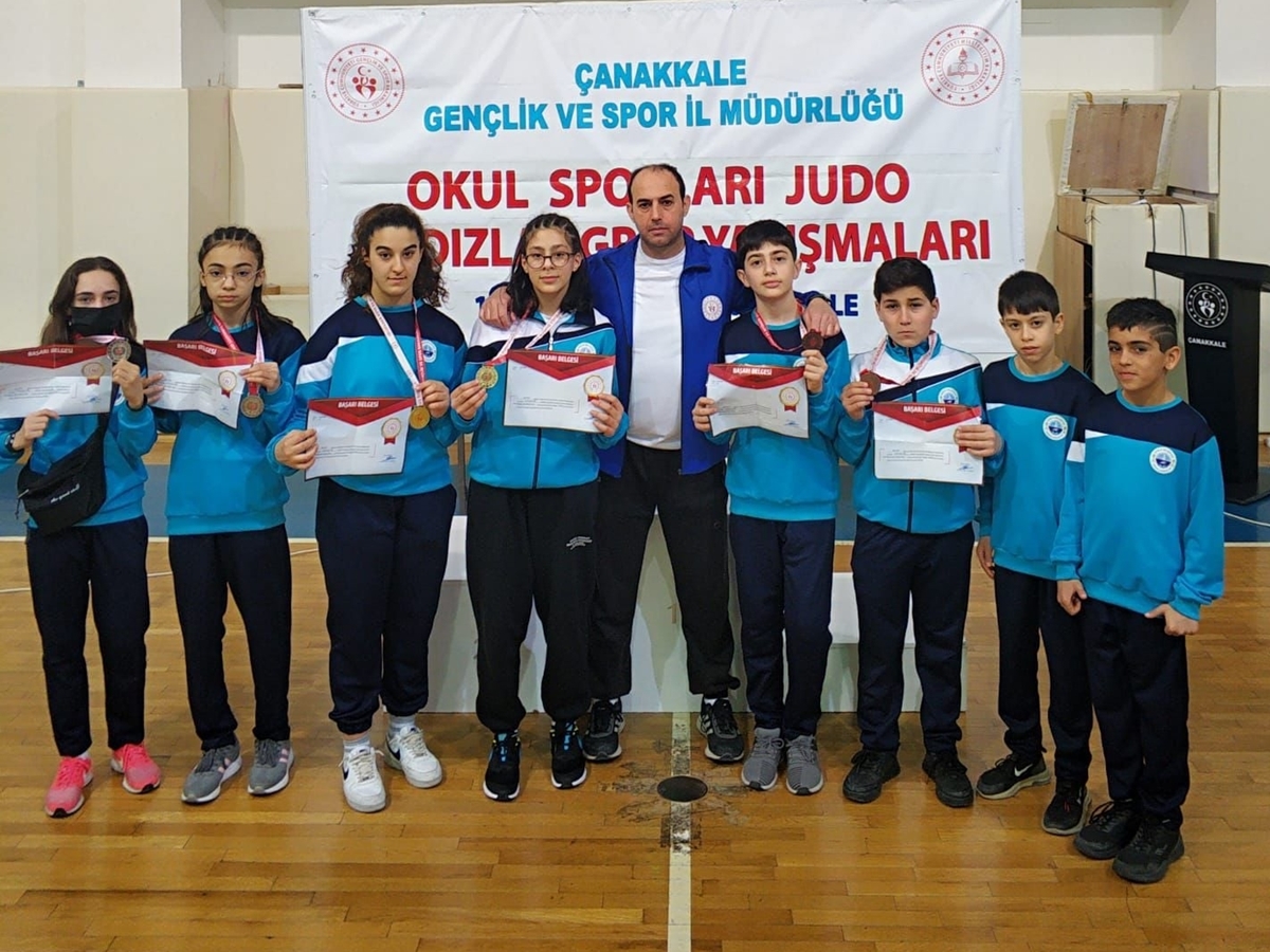 Gemlikli sporcular Çanakkale’den madalya ile döndü