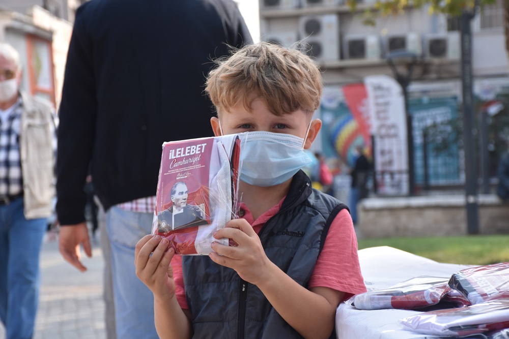 Gemlikliler “İlelebet Cumhuriyet” diyor