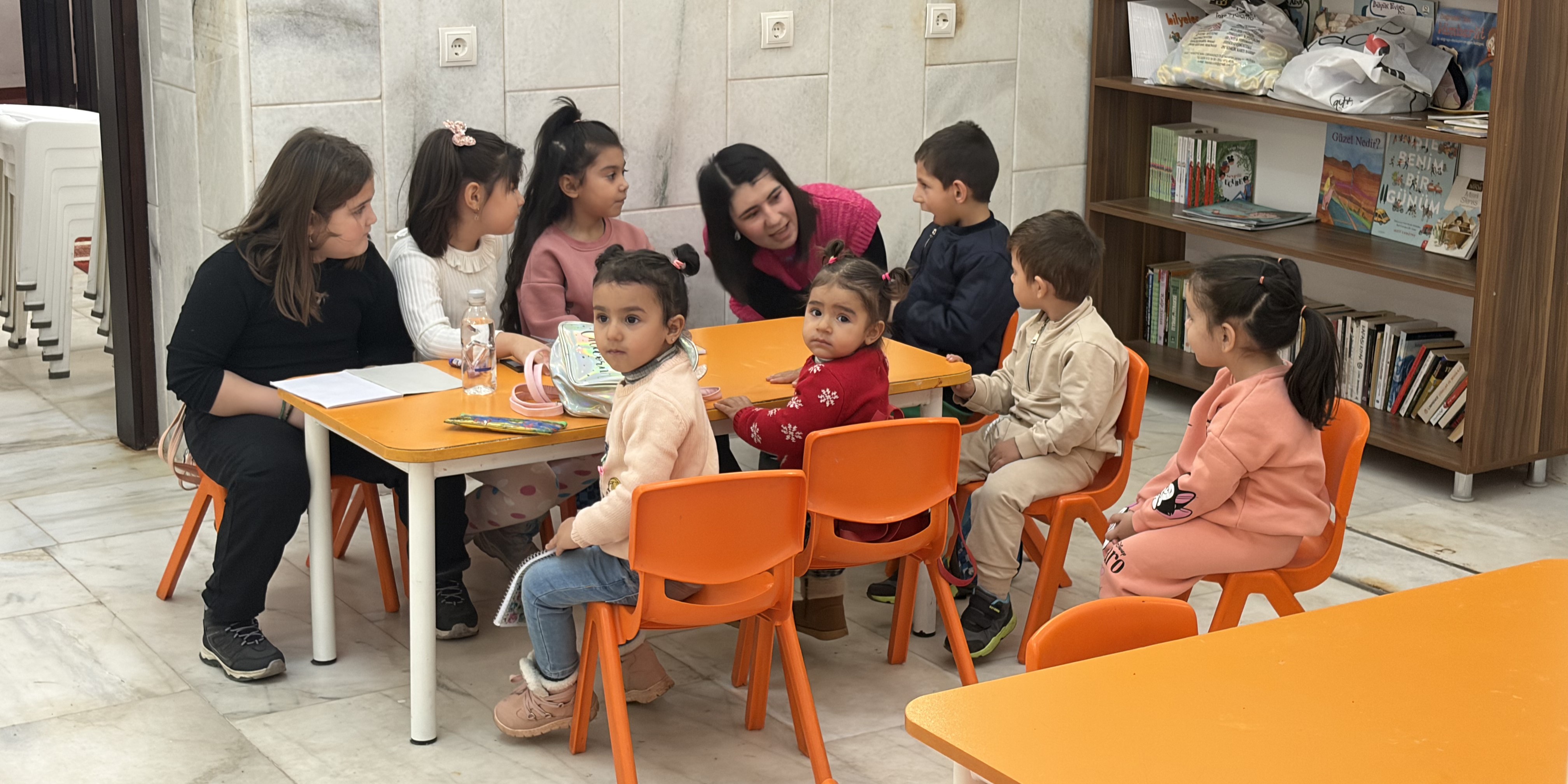 Kadın ve Çocuk Dayanışma Merkezi’nde İngilizce Derslerine Yoğun İlgi