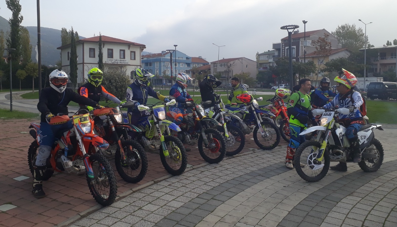 Motokrosçular Atatürk imzasına tırmandı