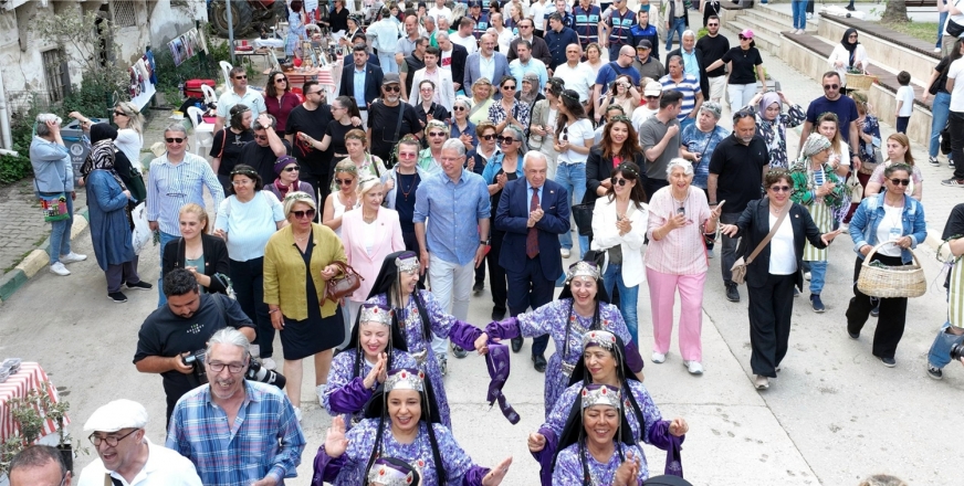 TİRİLYE’DE ZEYTİN ÇİÇEĞİ FESTİVALİ BAŞLADI