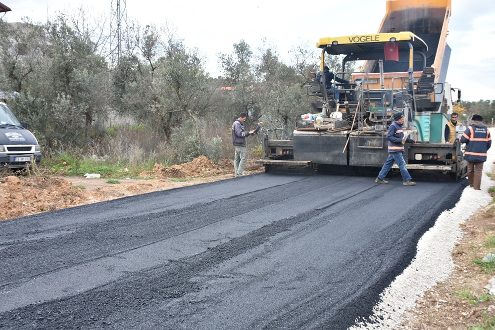 Umurbey’de beş sokağa asfalt