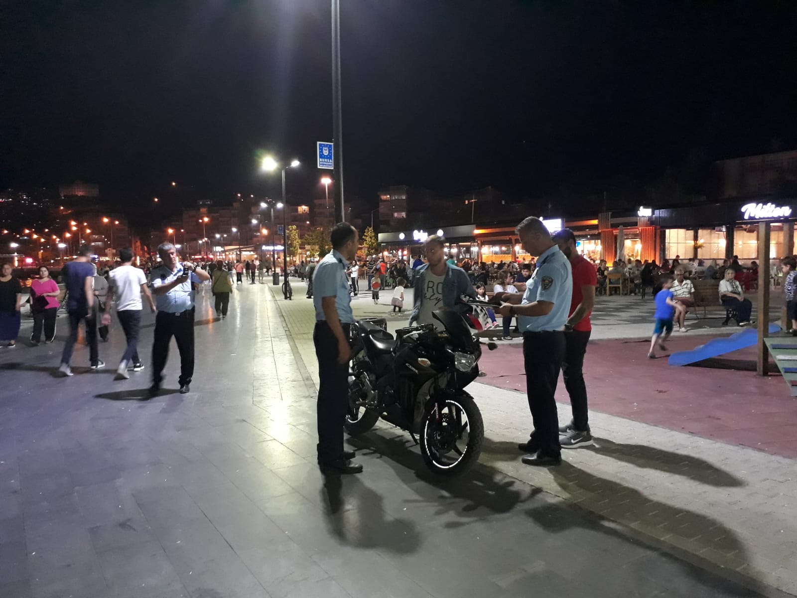 Zabıtadan Kural Tanımaz Sürücülere Müdahale