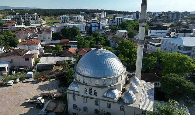 Bursa’da anne leylekten yürek ısıtan koruma